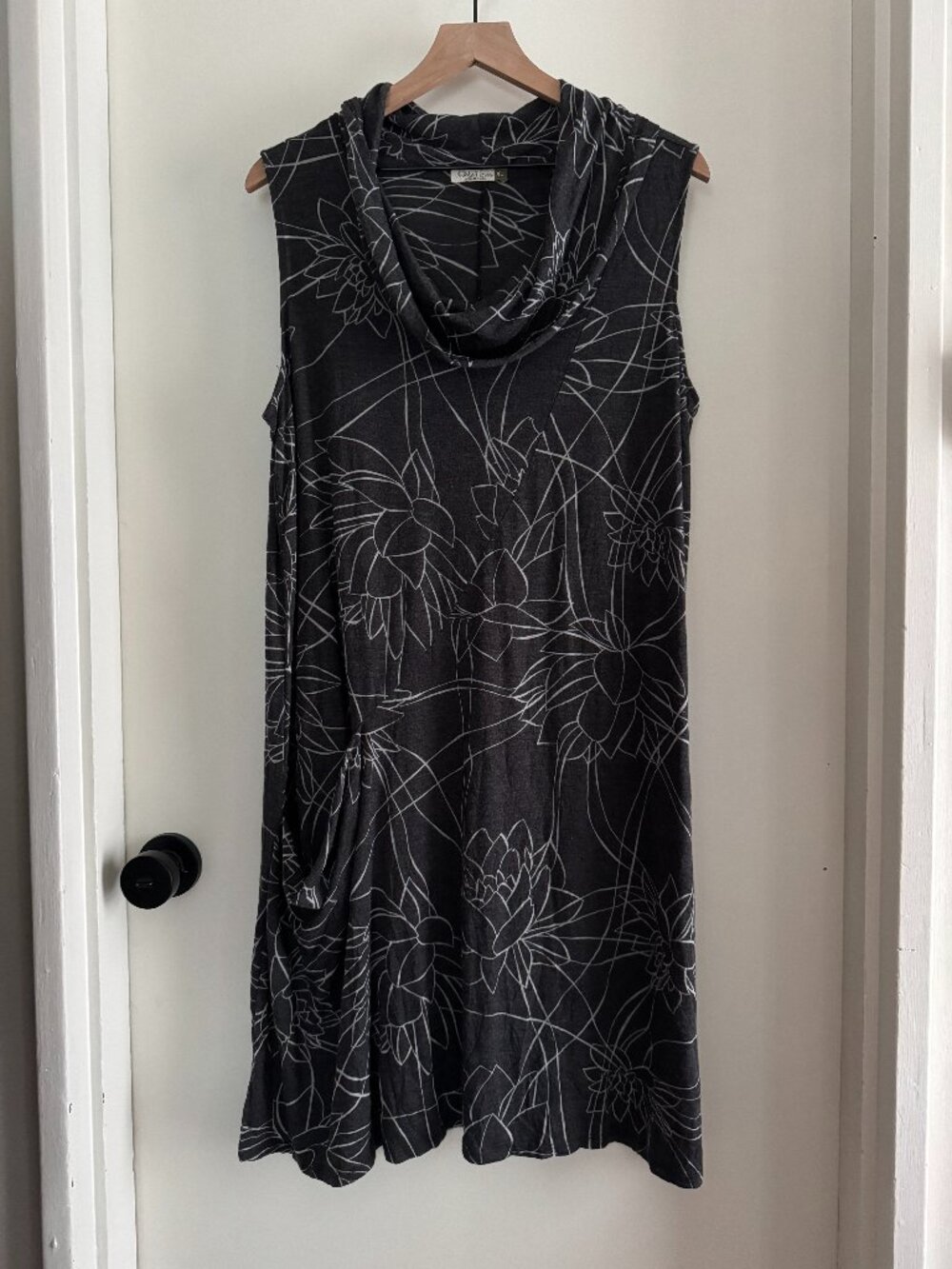 CHALET ET CICI grey lotus floral pattern on grey midi dress - XL